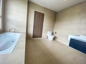 valencia residence bathroom with bathtub
